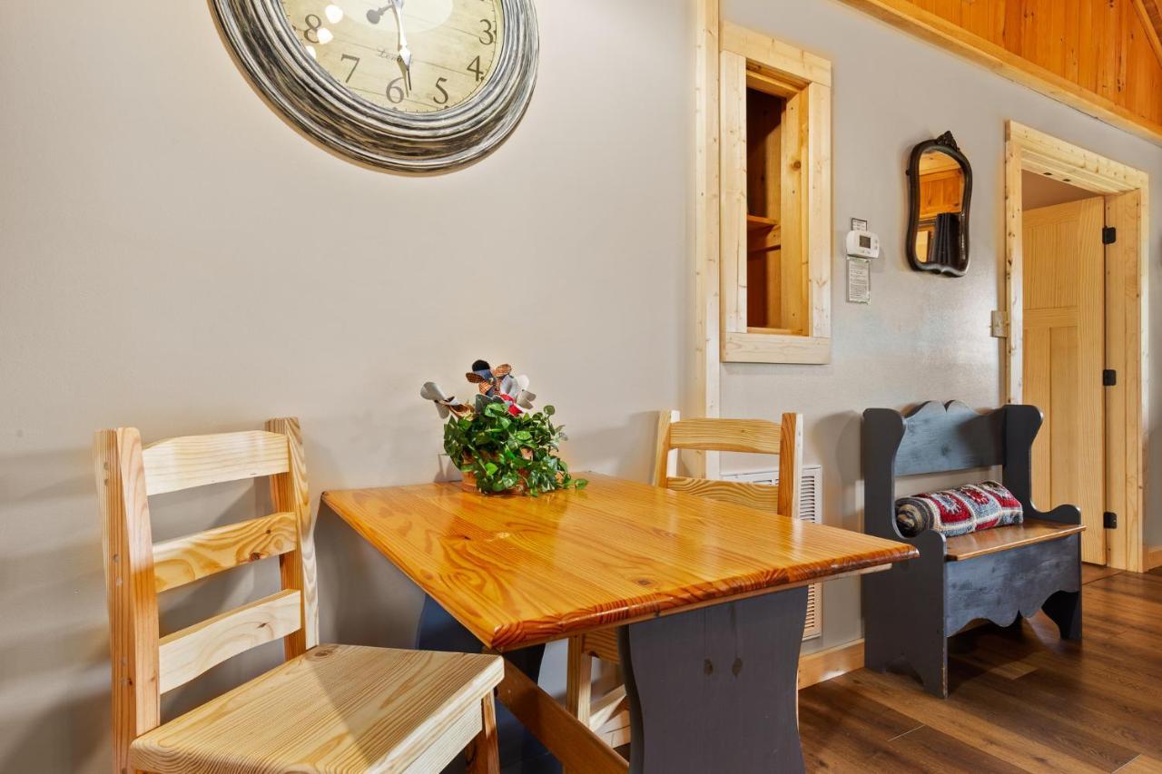 Nestled Inn McCookville 외부 사진