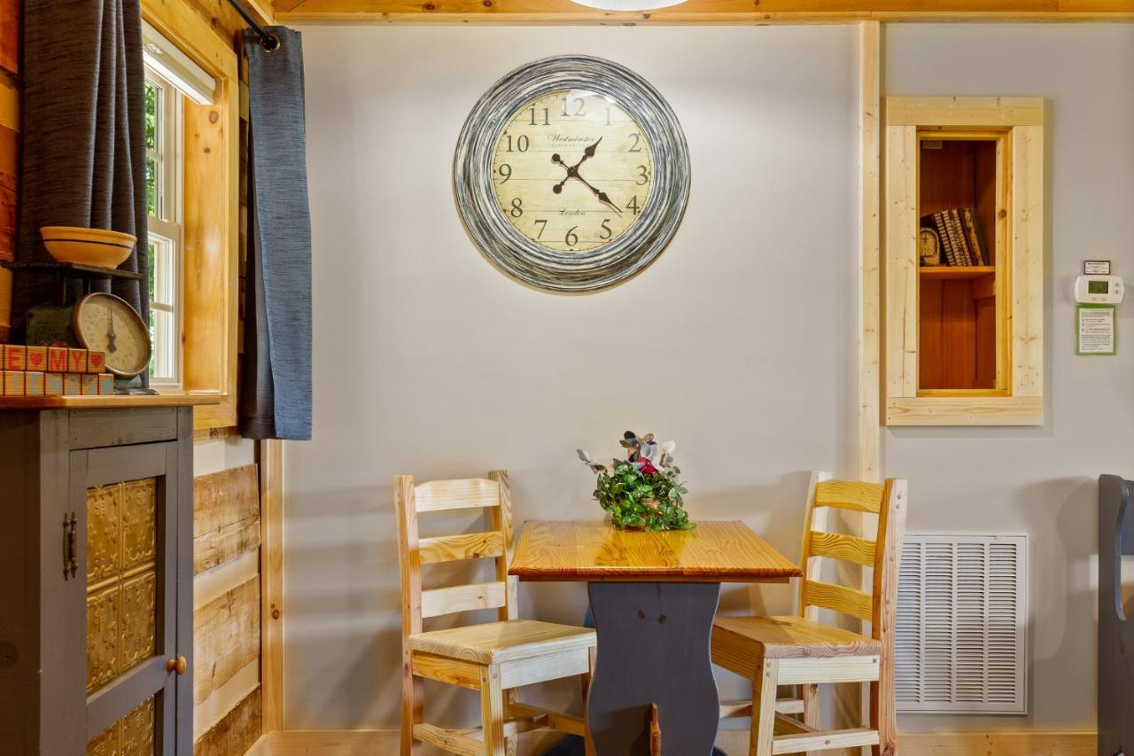 Nestled Inn McCookville 외부 사진